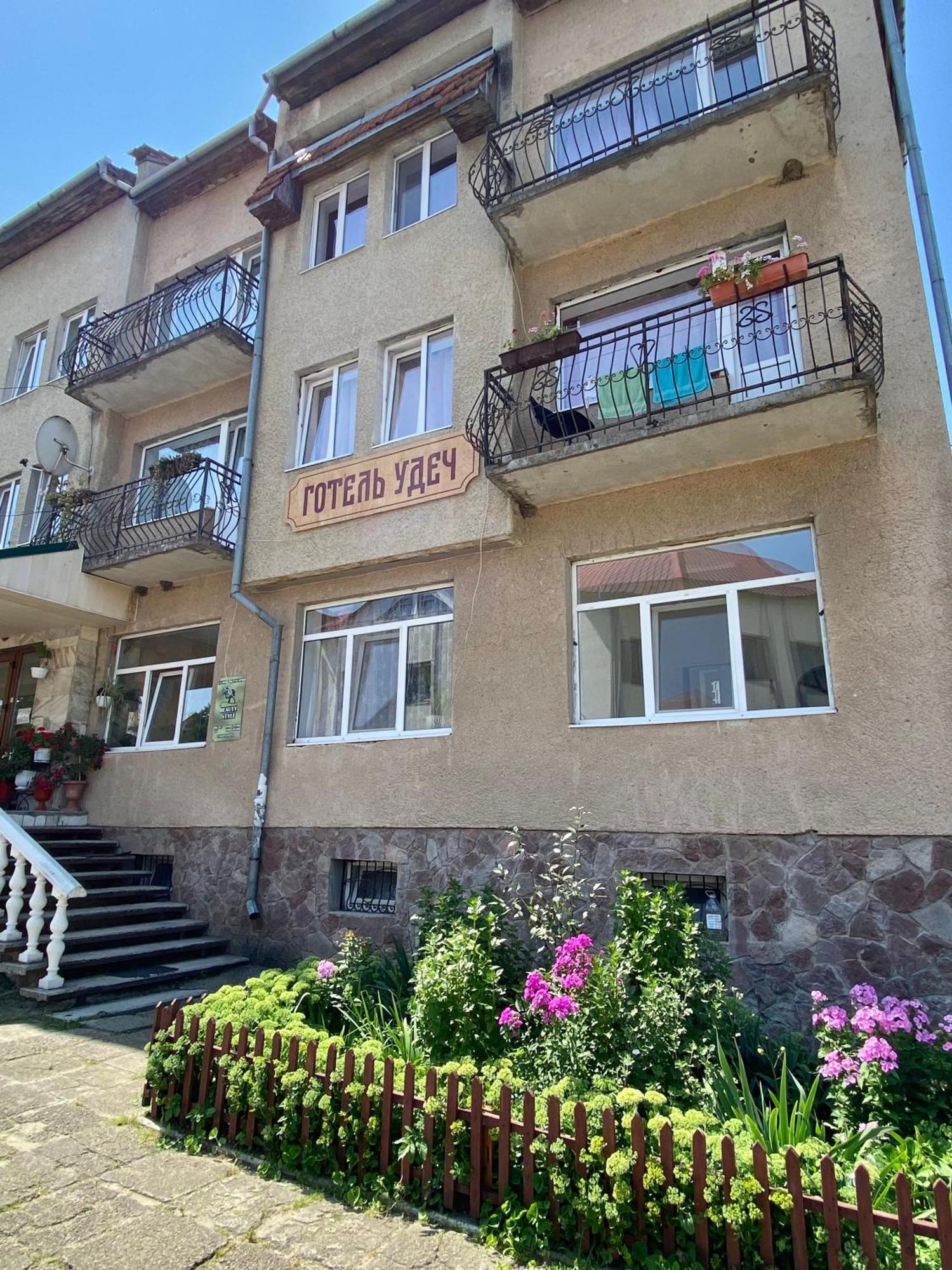 Hotel Удеч Zhidachov Zewnętrze zdjęcie